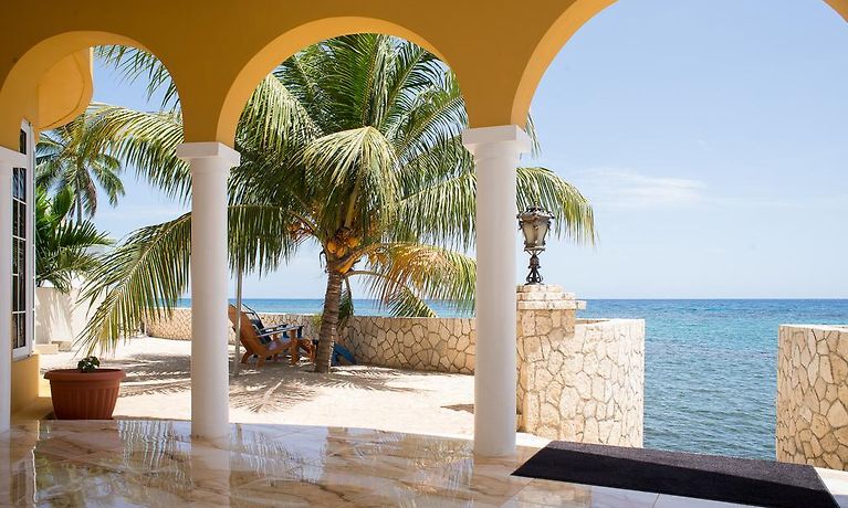 WATERS EDGE GUEST HOUSE, MONTEGO BAY