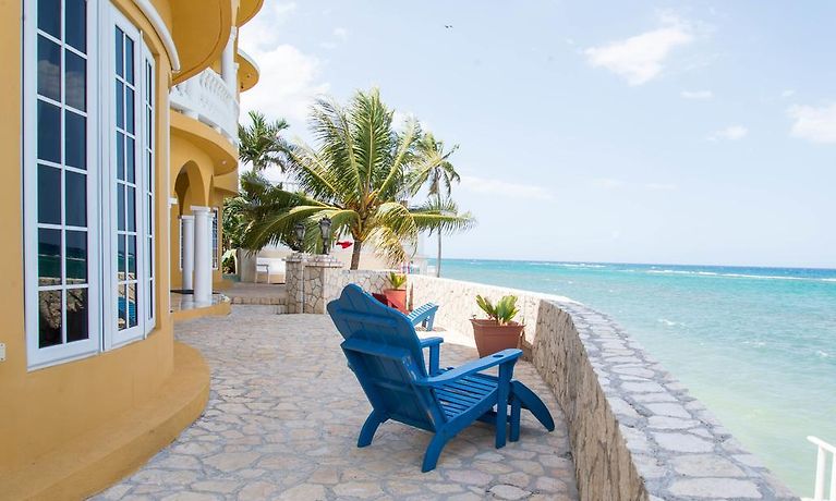 WATERS EDGE GUEST HOUSE, MONTEGO BAY