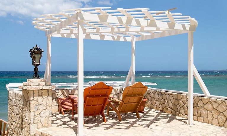 WATERS EDGE GUEST HOUSE, MONTEGO BAY