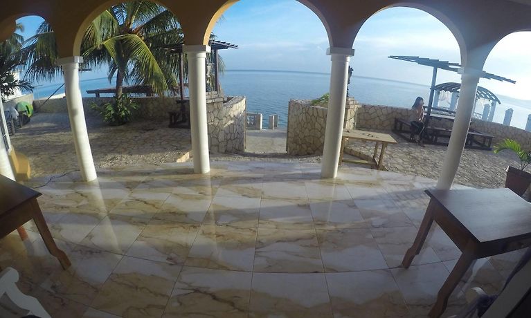 WATERS EDGE GUEST HOUSE, MONTEGO BAY